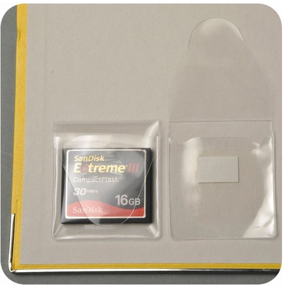 Pochette adhésive pour carte mémoire 52 x 60 mm avec rabat par 100